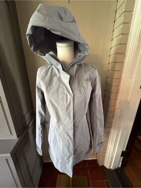 The North Face Women's Light Gray/Blue Hooded Rain Coat size XS
